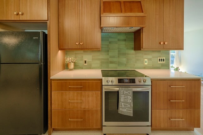 Foto del edificio - 540 N 83rd St