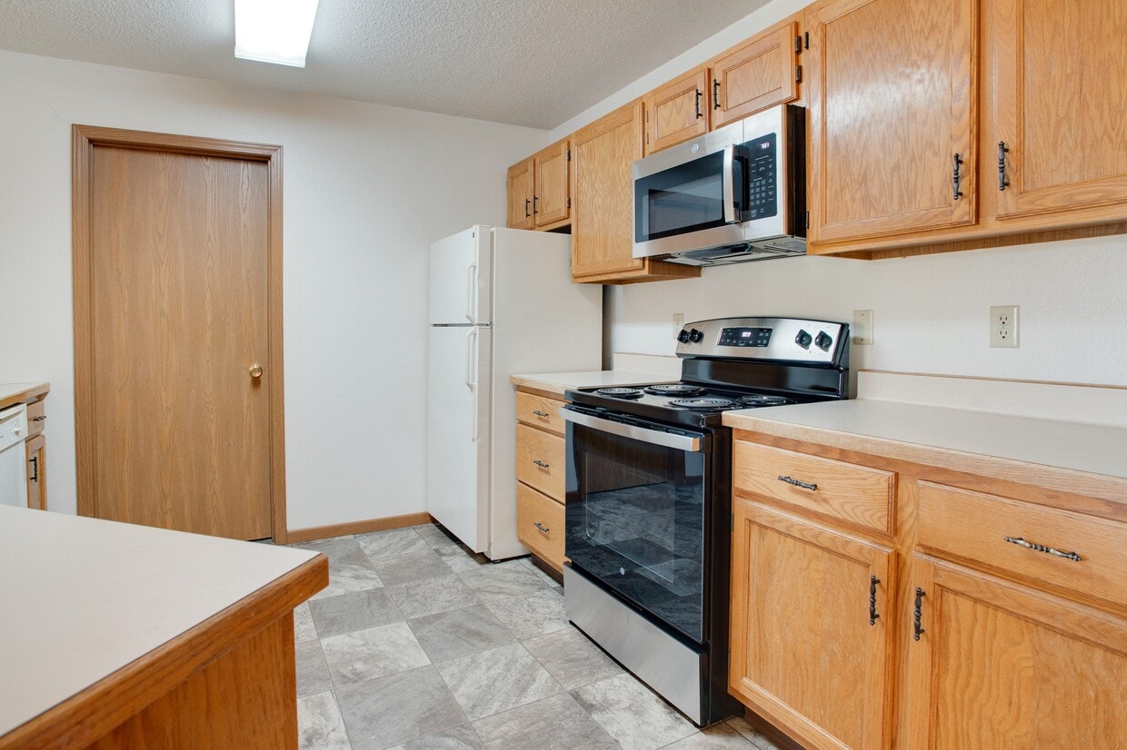 Primary Photo - Bluemont Village Apartments