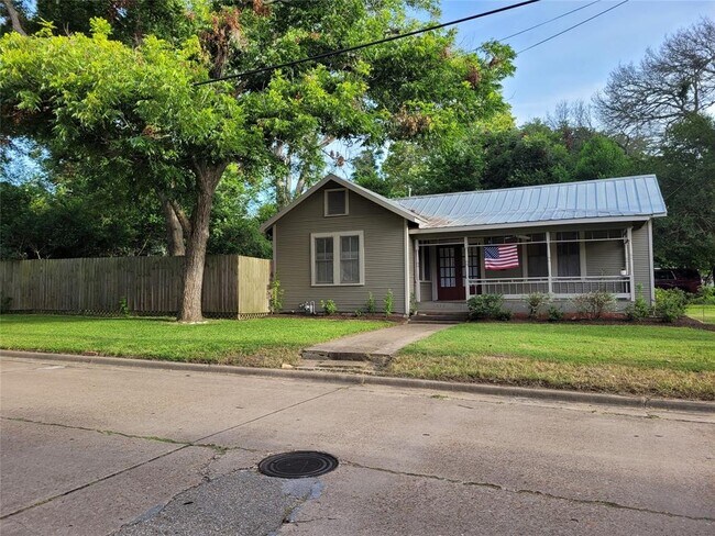 Building Photo - 105 E Germania St