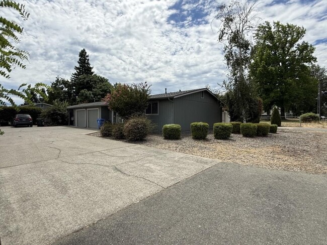 Building Photo - 1608 Leonard Rd