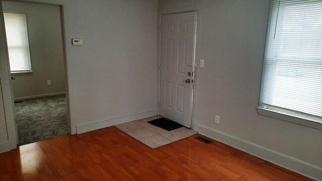 Foto del edificio - CUTE 2 BEDROOM FOR LEASE IN MADISON HEIGHTS