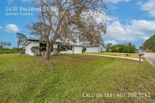 Building Photo - Charming Palm Bay Retreat - Perfect for Re...