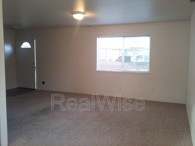 Building Photo - 327 Pardee Ln