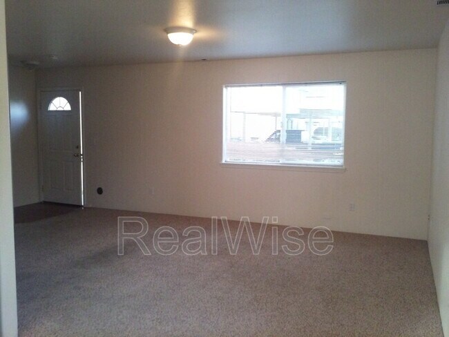 Foto del edificio - 327 Pardee Ln
