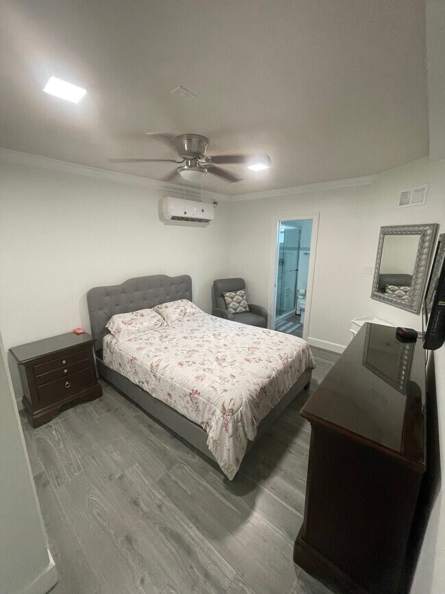 Building Photo - 12912 Ixora Rd