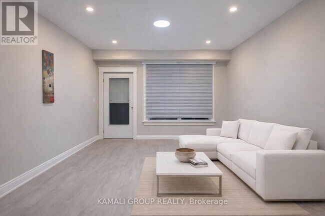 Photo du bâtiment - 4554 Third Ave