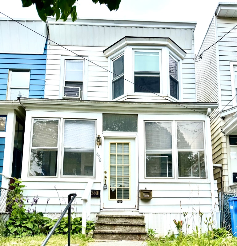 Primary Photo - 450 Hamilton St