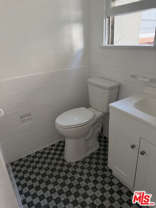 Building Photo - 821 S Wilton Pl