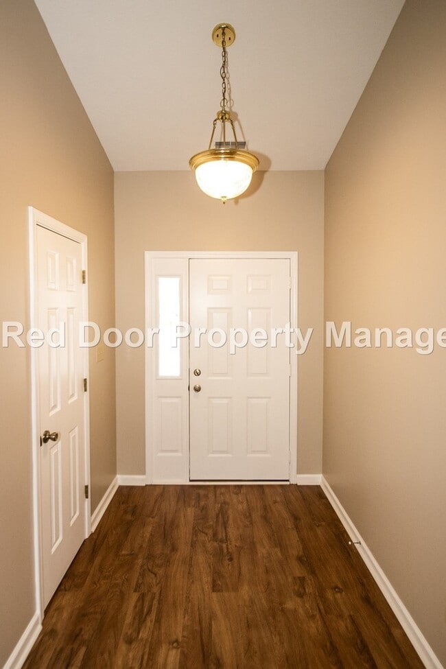 Building Photo - Charm and Convenience: Your Ideal 3-Bedroo...