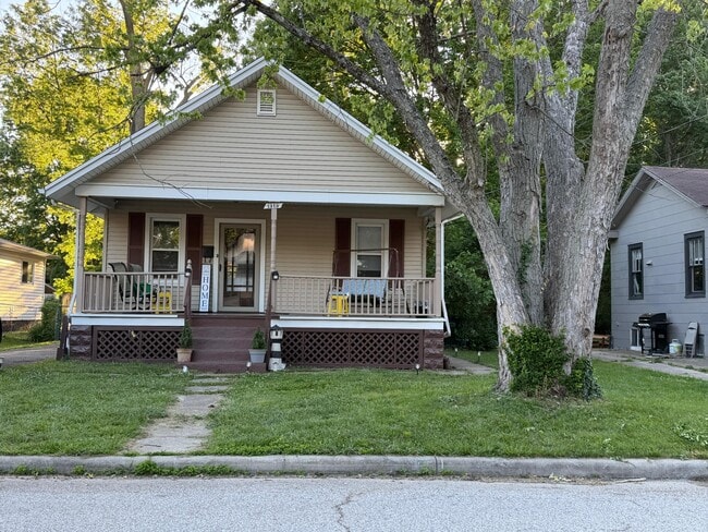 Photo - 2 Bed / 1 Bath Main Floor Apartment for Rent – Great Cincinnati Location!