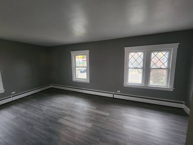 Building Photo - 1571 Dille Rd