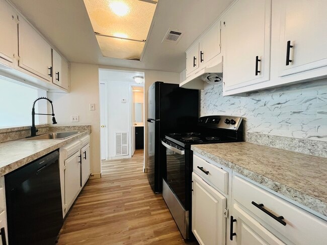 Building Photo - 6981 Chasewood Dr