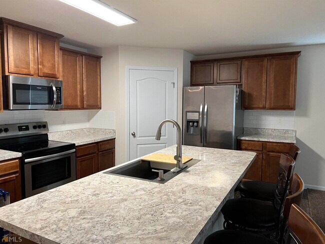 Building Photo - 230 Waters Edge Dr