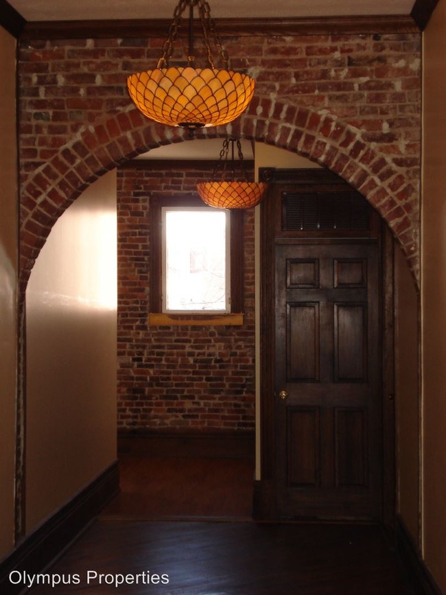 Building Photo - 207 S College Ave