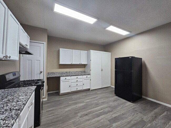 Foto del edificio - 8751 Winchester Rd