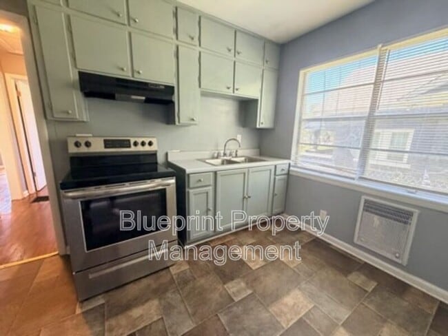 Building Photo - 737 47th St N