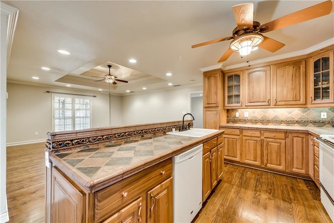 Building Photo - 6731 Del Norte Ln