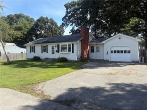 Building Photo - 12 Greenway Dr