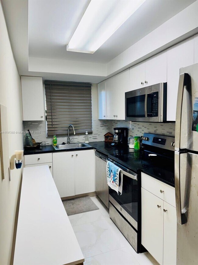 Foto del edificio - 7348 SW 82nd St