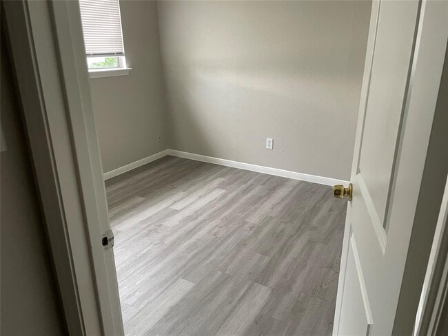 Foto del edificio - 106 E Austin Ave