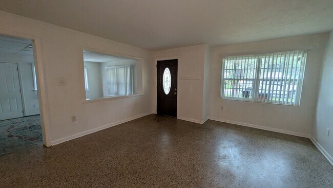 Building Photo - Charming 3-Bedroom 1-Bathroom home in Wild...