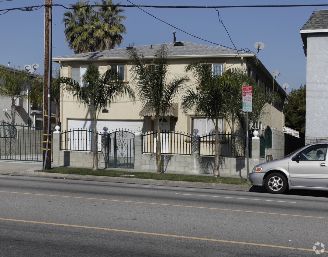 Building Photo - 13353 Victory Blvd
