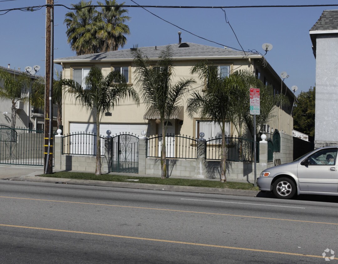 Foto del edificio - 13353 Victory Blvd