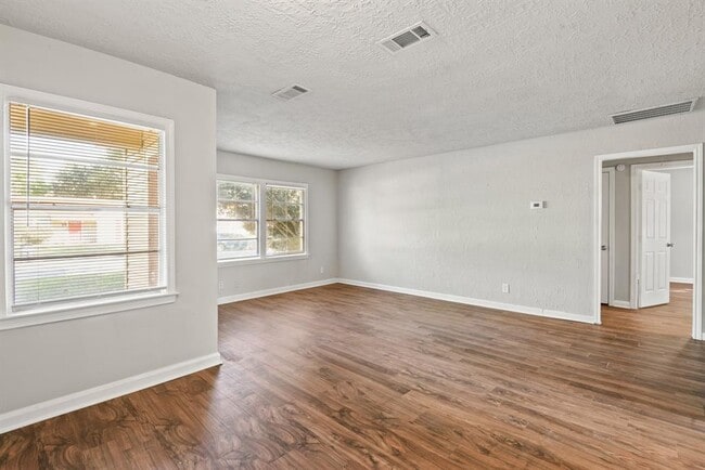 Building Photo - 911 Patsy Dr