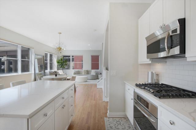 Building Photo - 4 bedroom in Chicago IL 60616