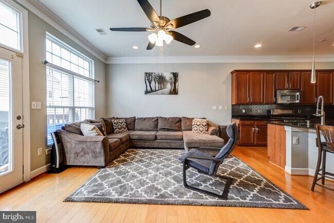 Foto del edificio - 13111 Clarksburg Square Rd