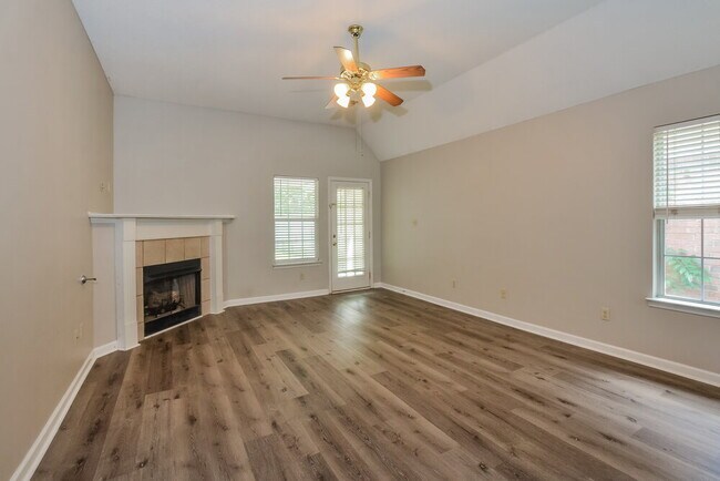 Foto del edificio - 8408 Cross Point Dr