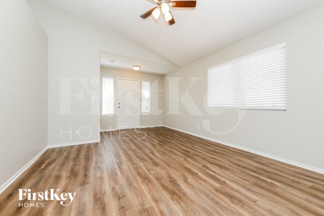 Foto del edificio - 5949 Springmist St