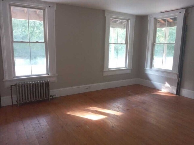 Building Photo - 1027 Beekman Rd