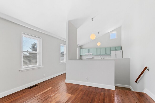 Photo - 932 W College Ave Apartment