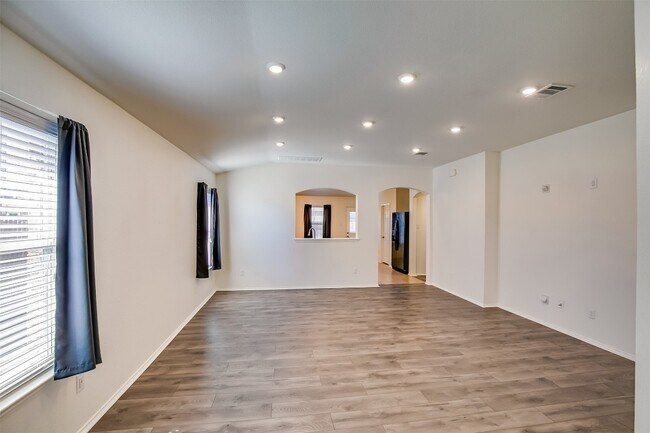 Building Photo - 1009 Ranchero Rd
