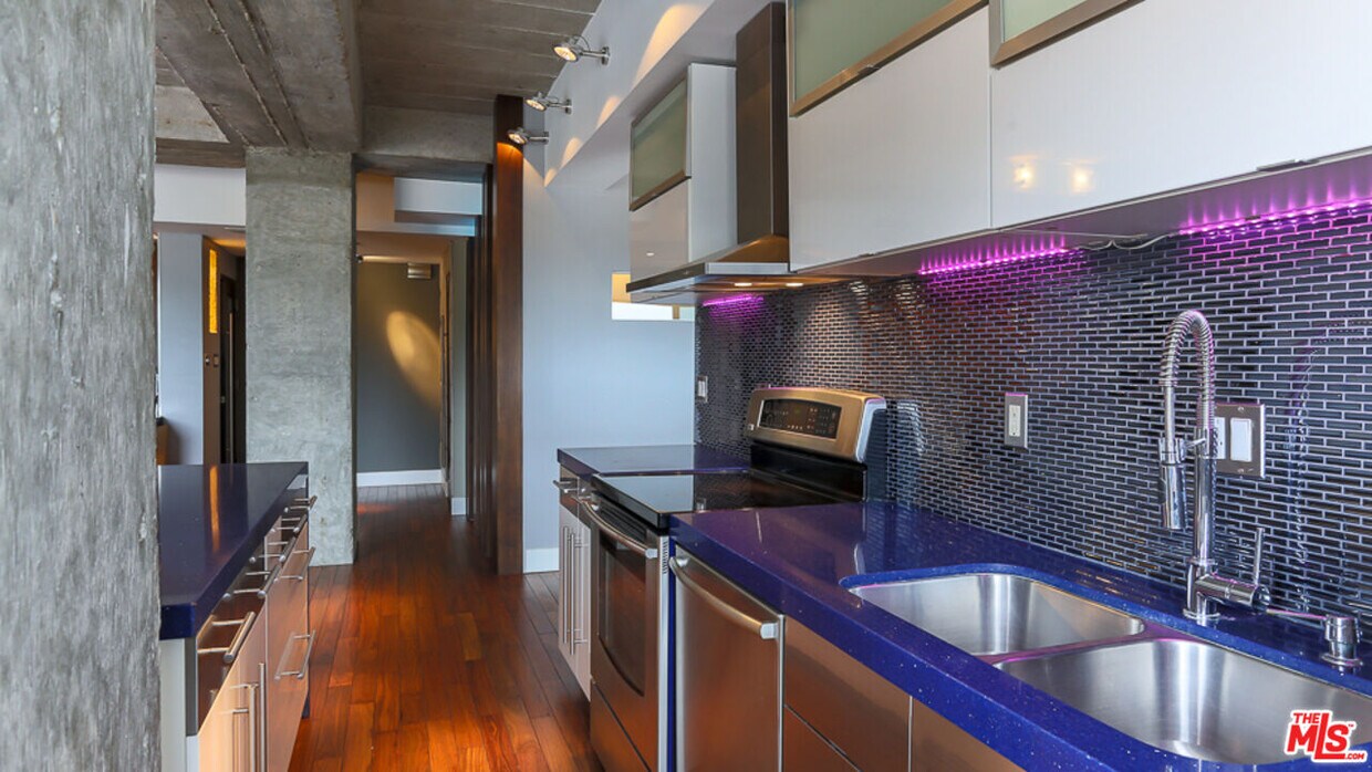 Foto principal - 7250 Franklin Ave