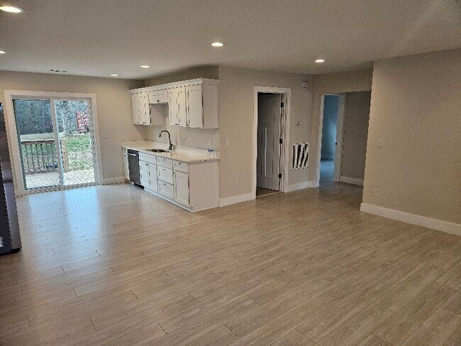 Foto del edificio - 2044 Sandy Ford Rd