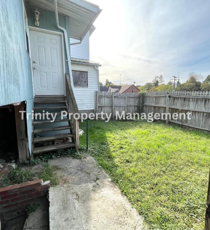 Building Photo - 306 1/2 Bryd Ln