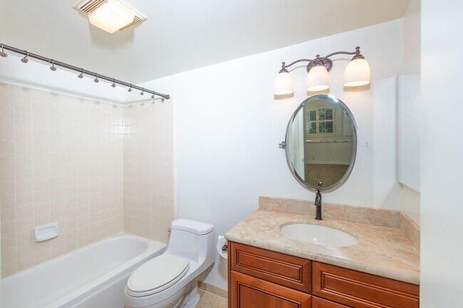 Foto del edificio - 2 Bedroom + 2 Bathroom Condo | The Colony | Oxnard | Unfurnished