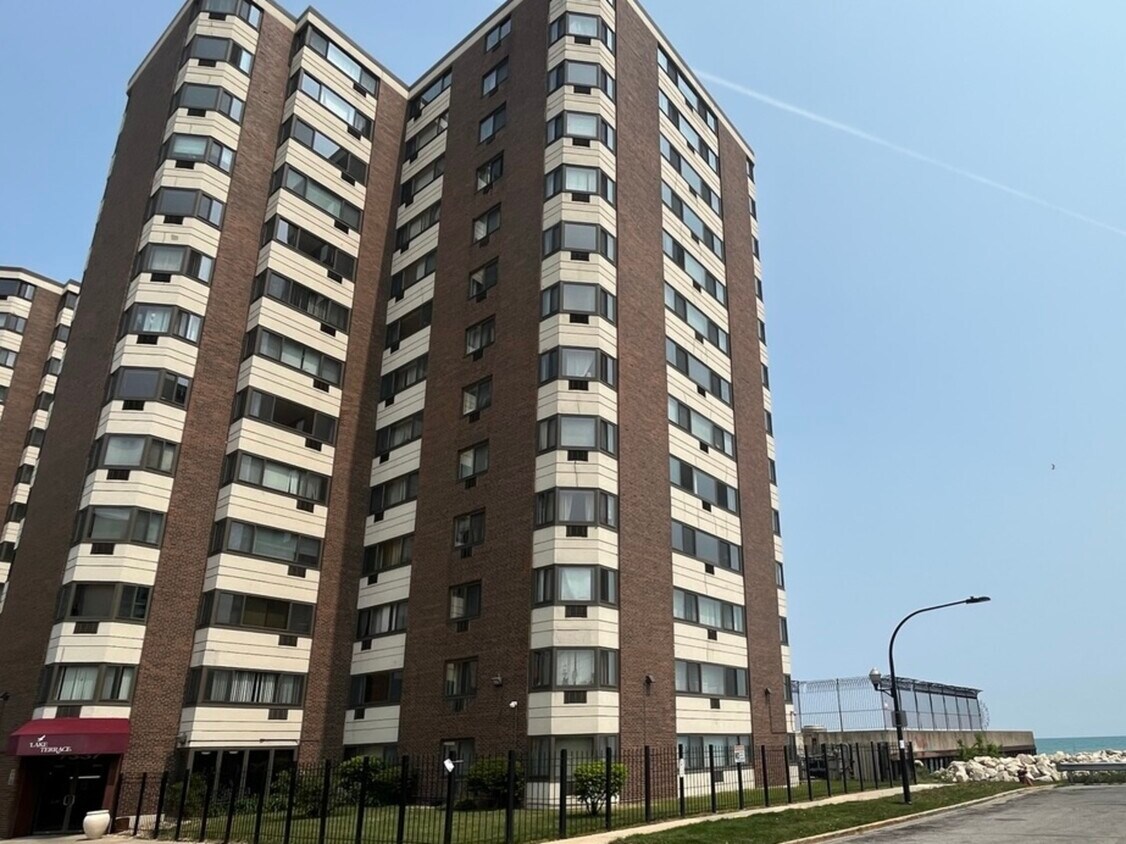 7337 S South Shore Dr Unit 421, Chicago, IL 60649 Condo for Rent in