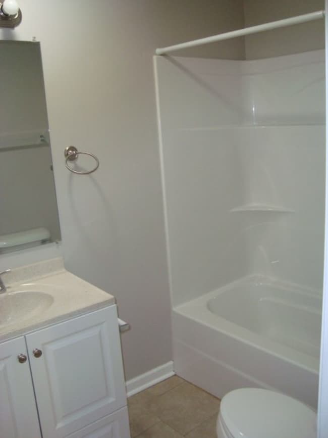 Building Photo - Move in Ready 4 bedroom/2 bathroom