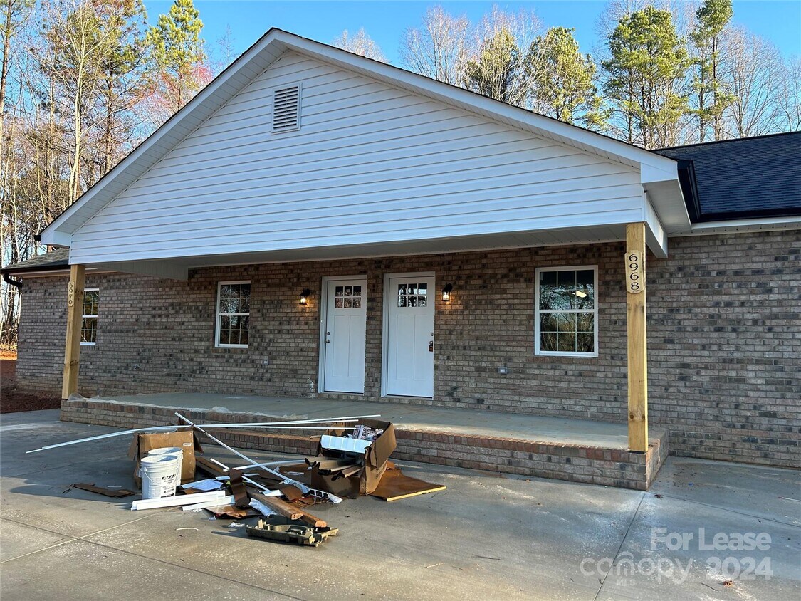Primary Photo - 6962 NC-27