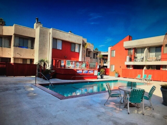 Foto del edificio - 7211 Cozycroft Ave