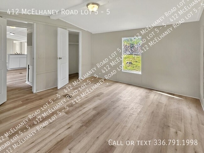 Foto del edificio - 412 McElhaney Rd