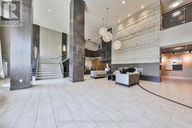 Photo du bâtiment - 551-551 Maple Ave