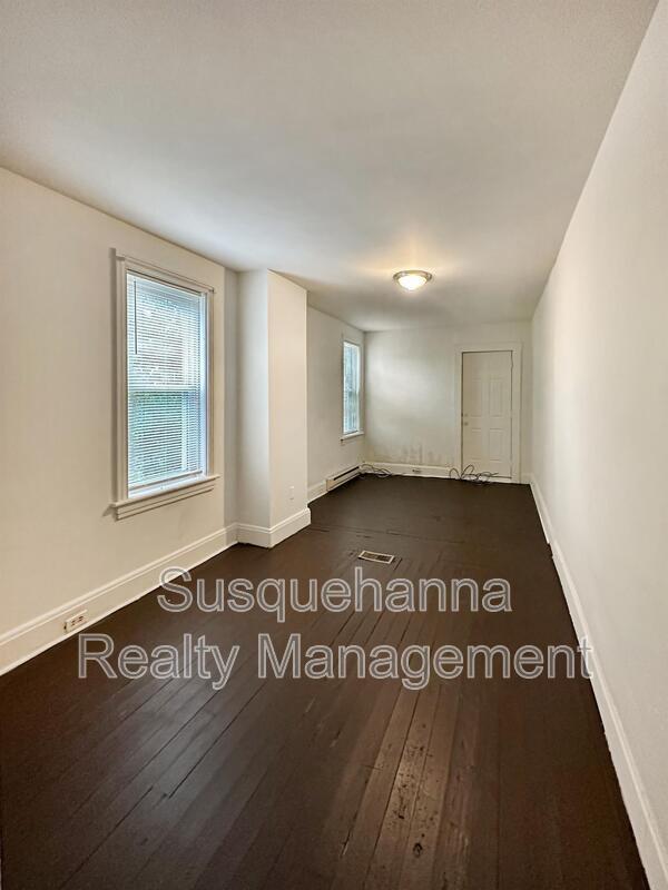 Building Photo - 337 S 15th St