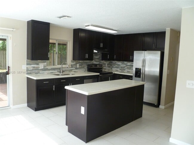 Foto del edificio - 8820 SW 13th St