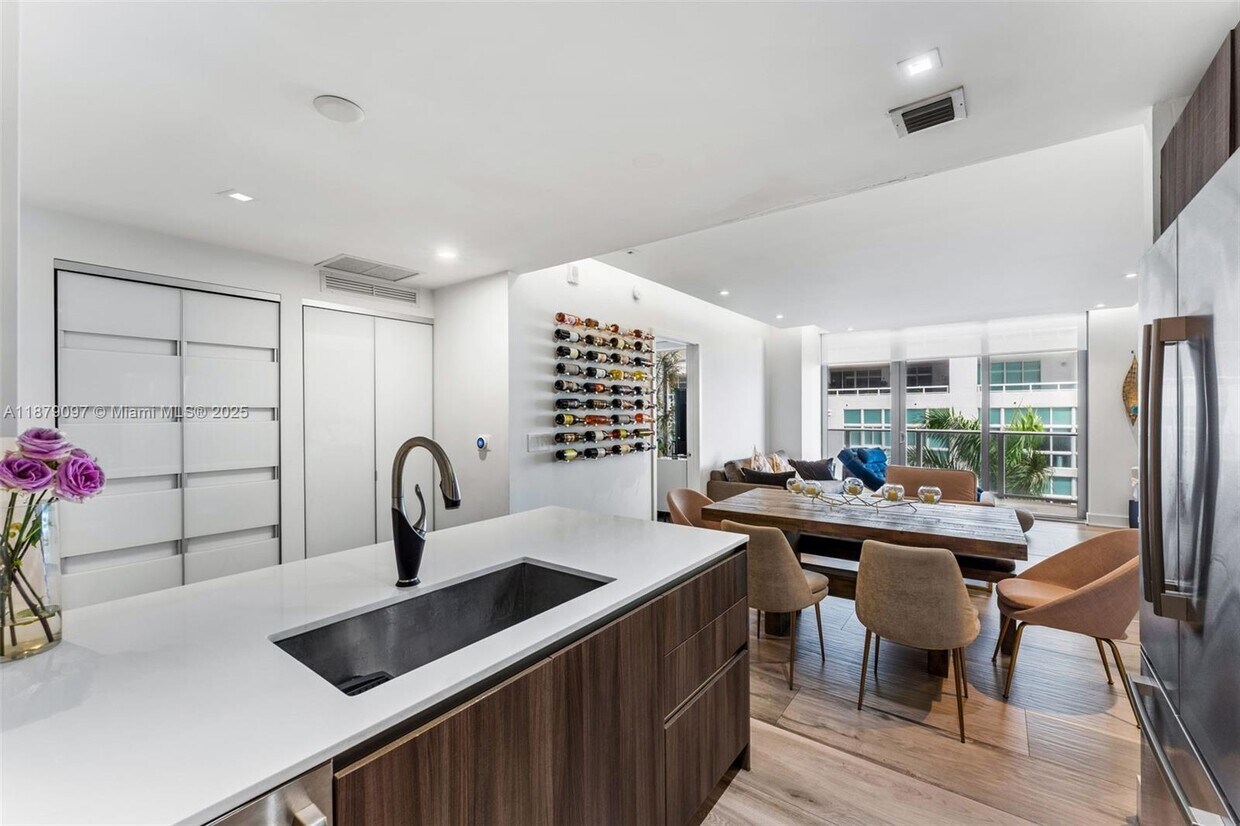 Foto principal - 488 NE 18th St
