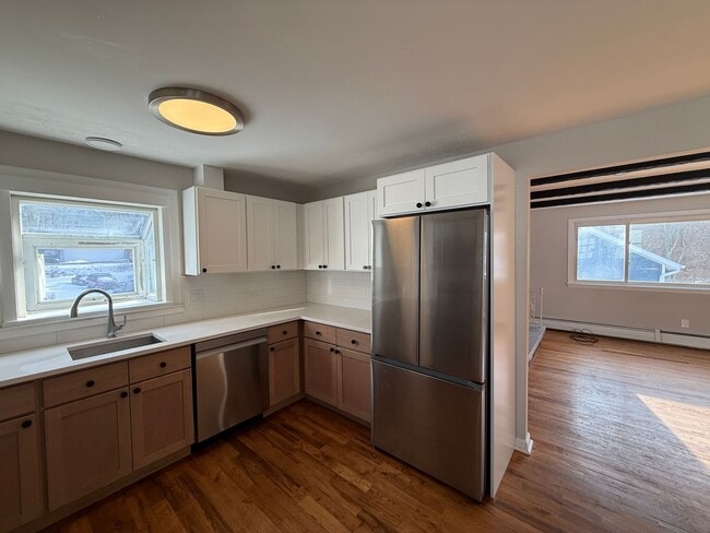 Building Photo - Newly Renovated 4 Bed 2 Bath Single Family Home available NOW!