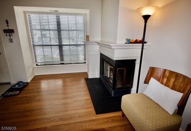 Foto del edificio - 78 Woodward Ln